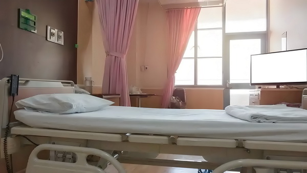 深圳要什么条件可以入户_佟丽娅儿子正脸曝光，五官气质超像爸爸 佟丽娅儿单人间40元/月