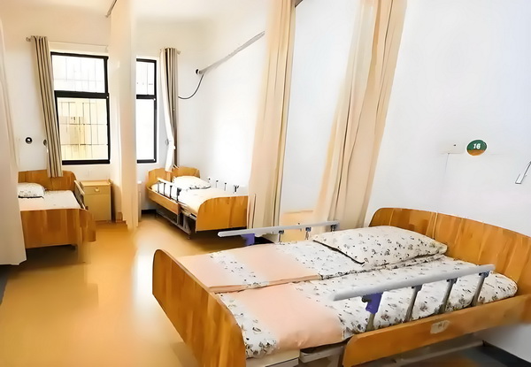 深圳积分落户要什么条件_《南京照相馆》北京首映百万观众见证口碑力作“历史不应被遗忘 马上面人过谎称就带去见